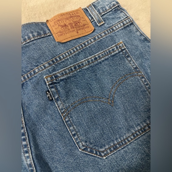 Vintage Black Label Levi’s Woman’s Classic Blue Denim Shorts - Picture 3 of 8